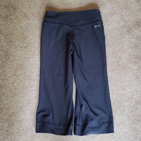 *Nike dri fit capris, black, XS - Picture 3 of 4